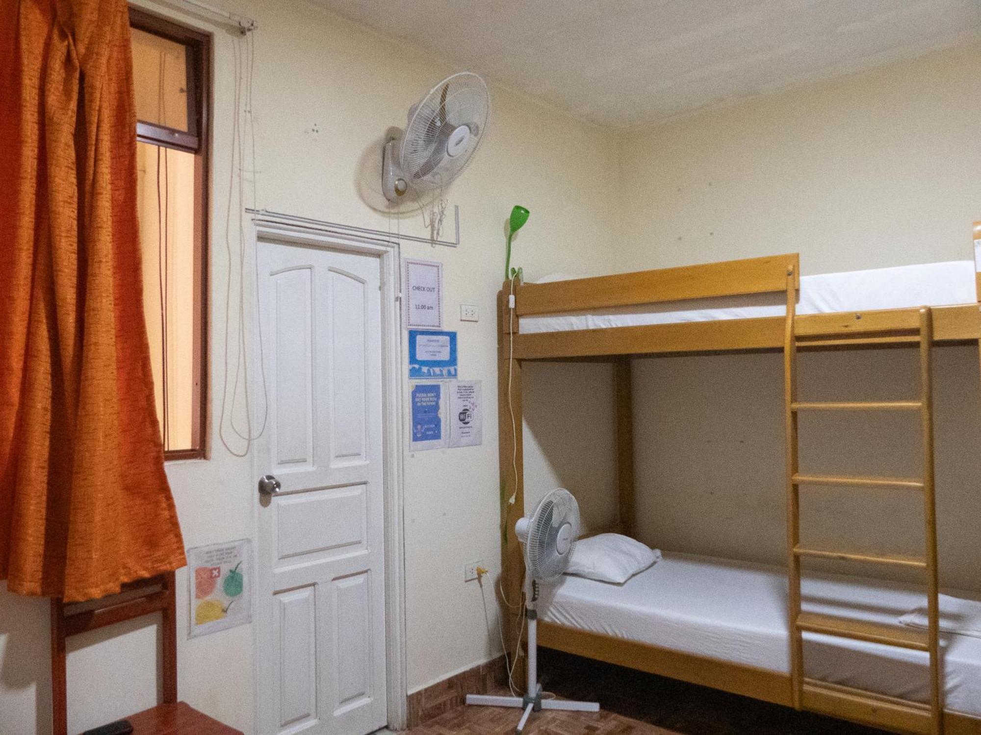 איקיטוס Moicca Youth Hostel חדר תמונה