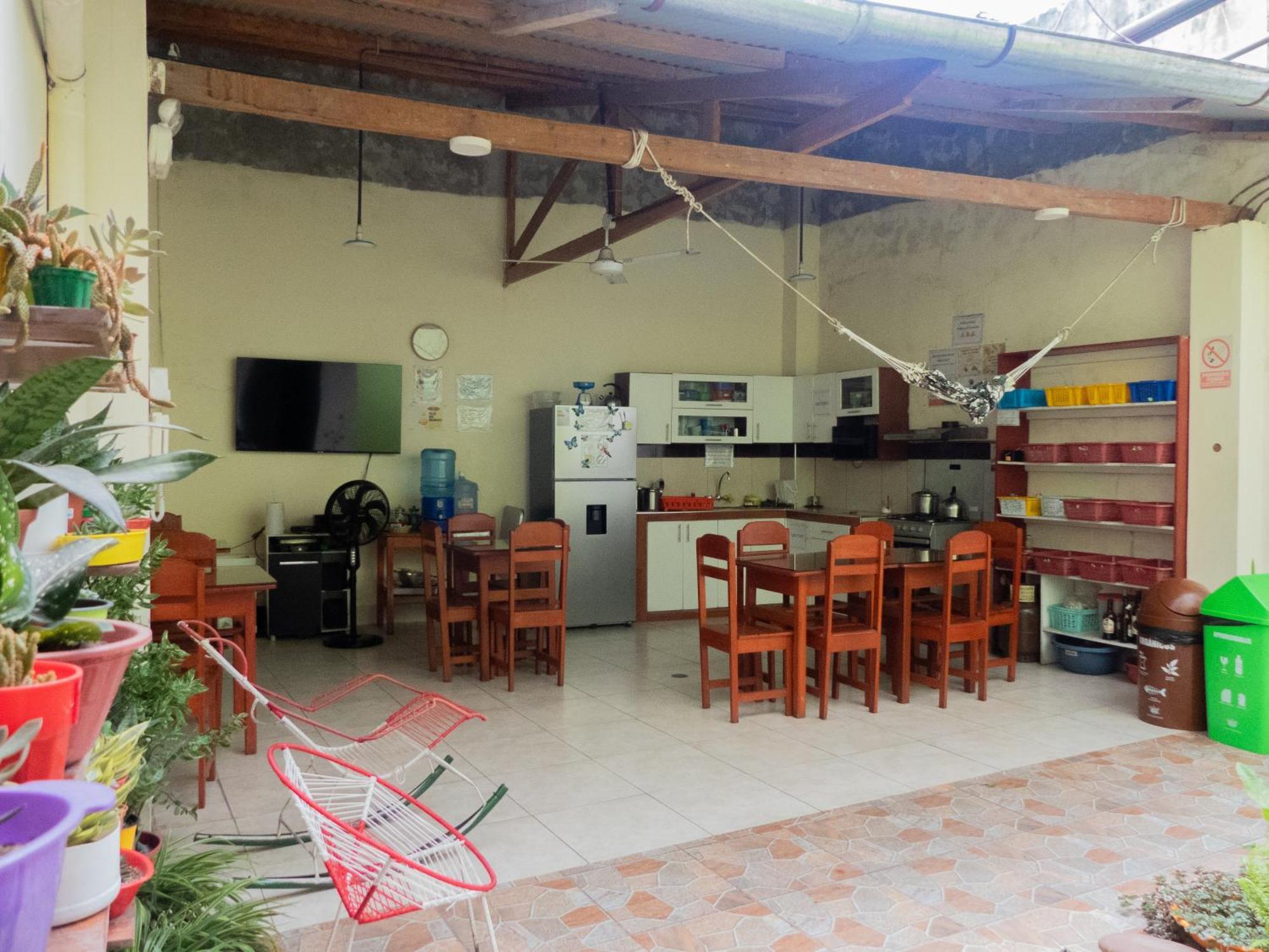 איקיטוס Moicca Youth Hostel מראה חיצוני תמונה